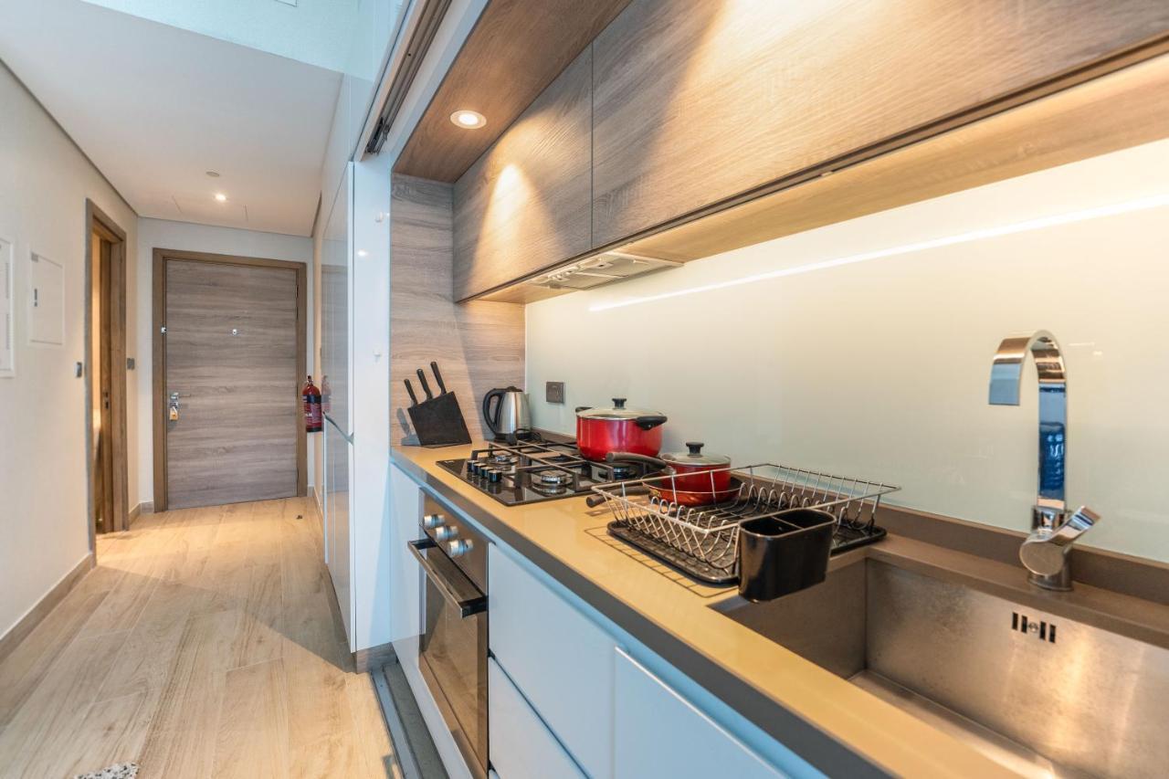 Fam Living - Marina Marvel - Studio Apartment With Breathtaking Views In Studio One Tower Дубай Екстер'єр фото