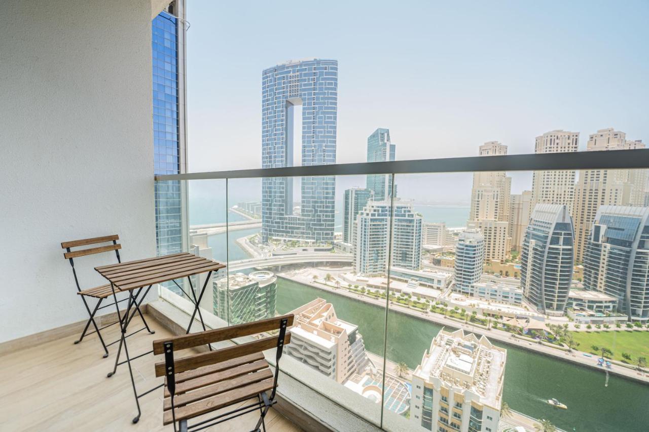 Fam Living - Marina Marvel - Studio Apartment With Breathtaking Views In Studio One Tower Дубай Екстер'єр фото