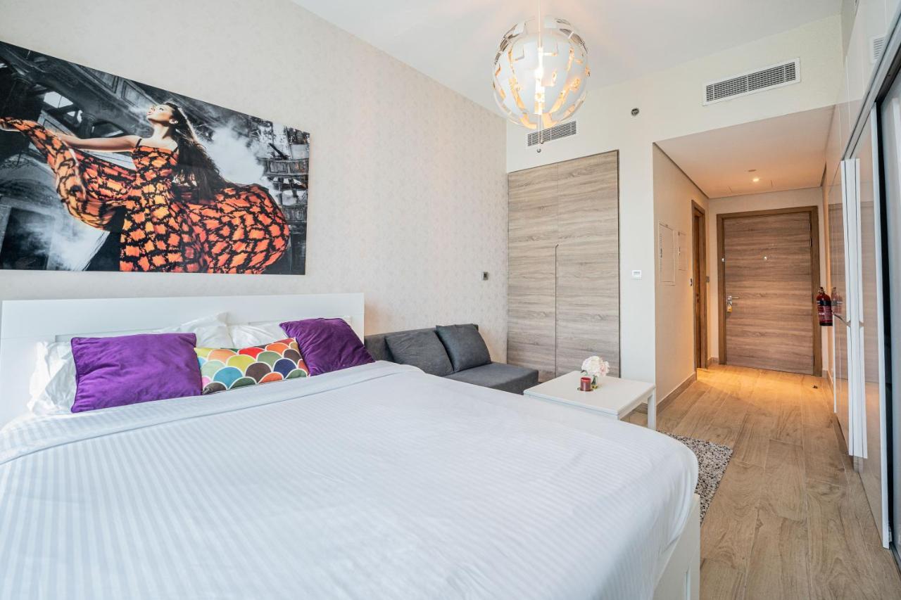 Fam Living - Marina Marvel - Studio Apartment With Breathtaking Views In Studio One Tower Дубай Екстер'єр фото