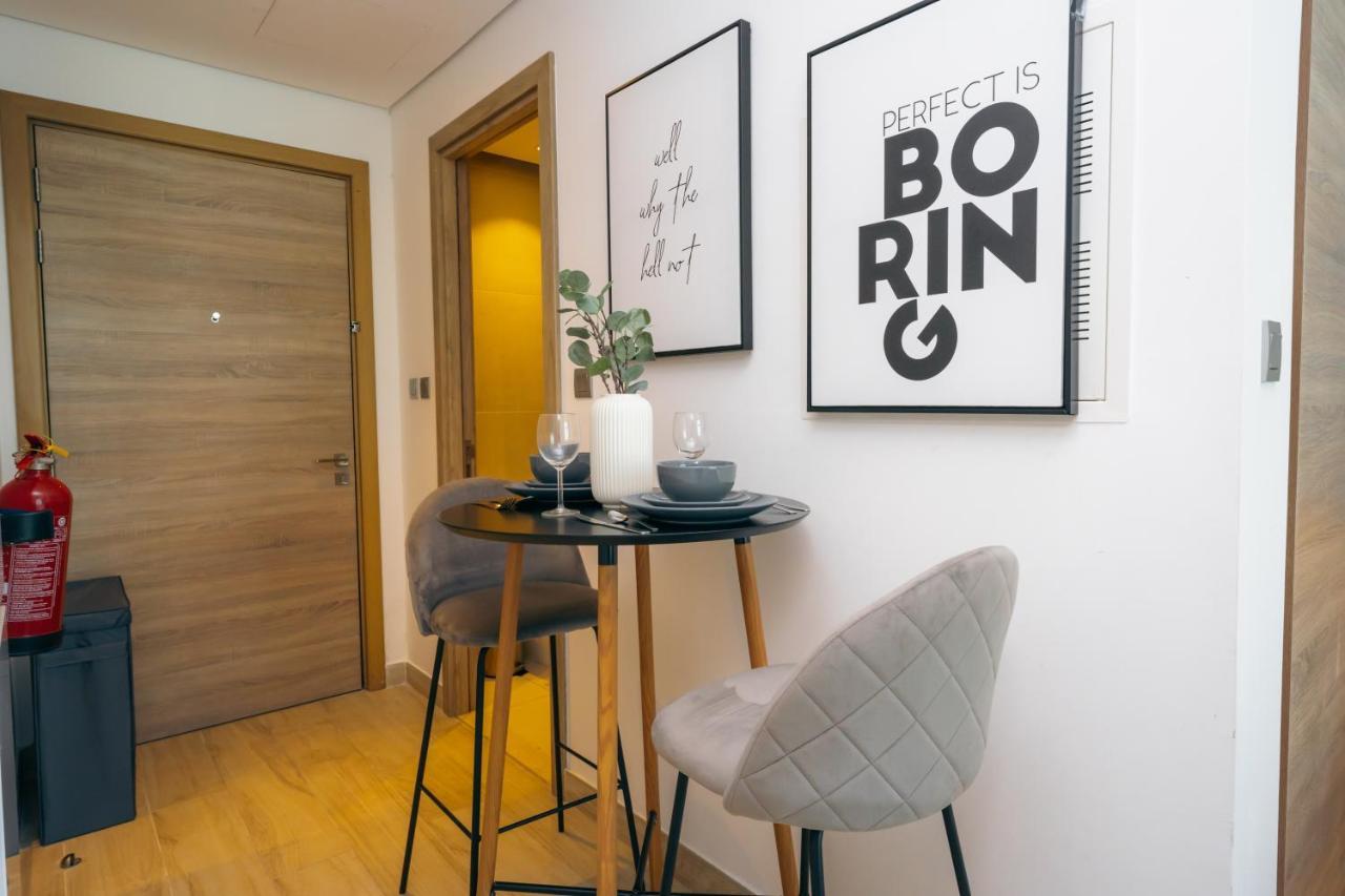 Fam Living - Marina Marvel - Studio Apartment With Breathtaking Views In Studio One Tower Дубай Екстер'єр фото