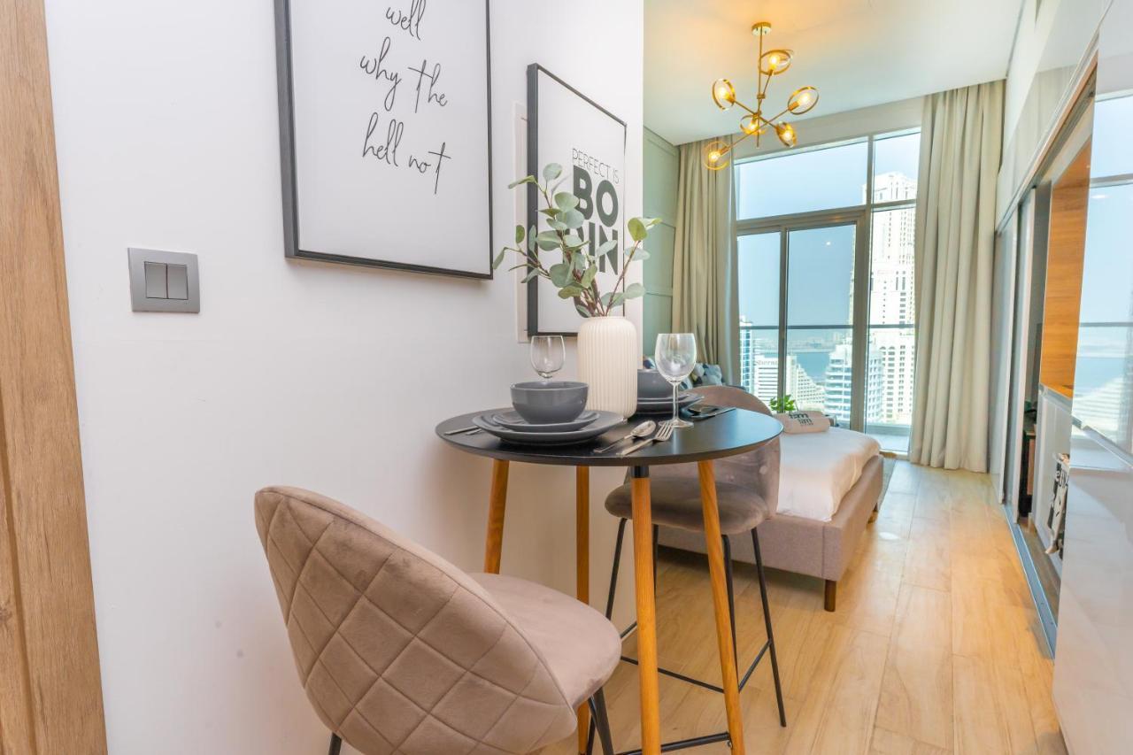 Fam Living - Marina Marvel - Studio Apartment With Breathtaking Views In Studio One Tower Дубай Екстер'єр фото